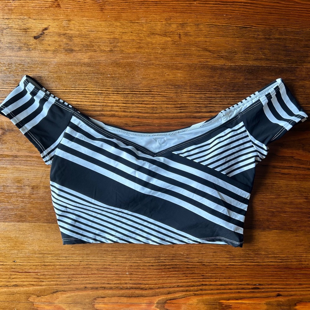 La Blanca Fine Line Off Shoulder Crop Bikini‎ Top 10 M/L